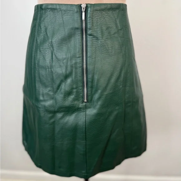 Elegant Green Leather Mini Skirt - Picture 4 of 6